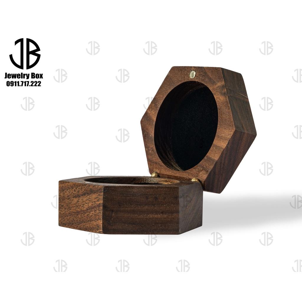 Hộp đựng nhẫn cưới Jewelry Box (JB) hình lục giác bằng gỗ cao cấp