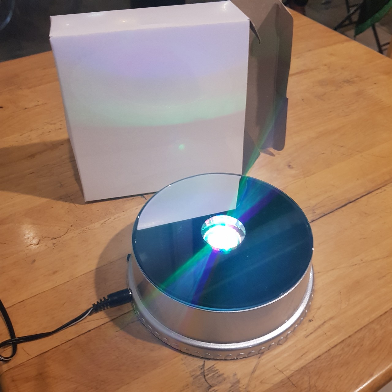 Đế xoay chưng sản phẩm mặt gương có đèn Led loại 11cm
