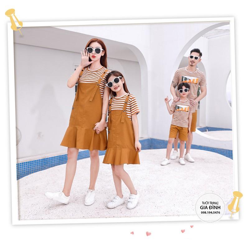 Set đồ gia đình váy yếm nâu áo kẻ LOVE