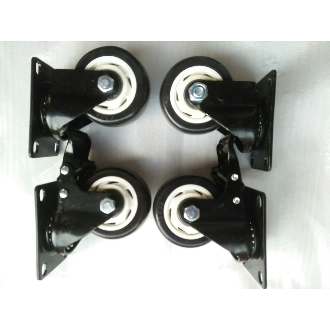 Bộ 4 bánh xe đẩy 6 cm màu đen xoay 360 độ có khóa chống trượt