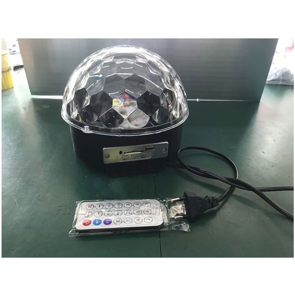 Đèn Quay Sân Khấu Light Kết Nối Bluetooth Loa USB Thẻ Nhớ Nhiều Màu Sắc Kèm Điều Khiển Từ Xa