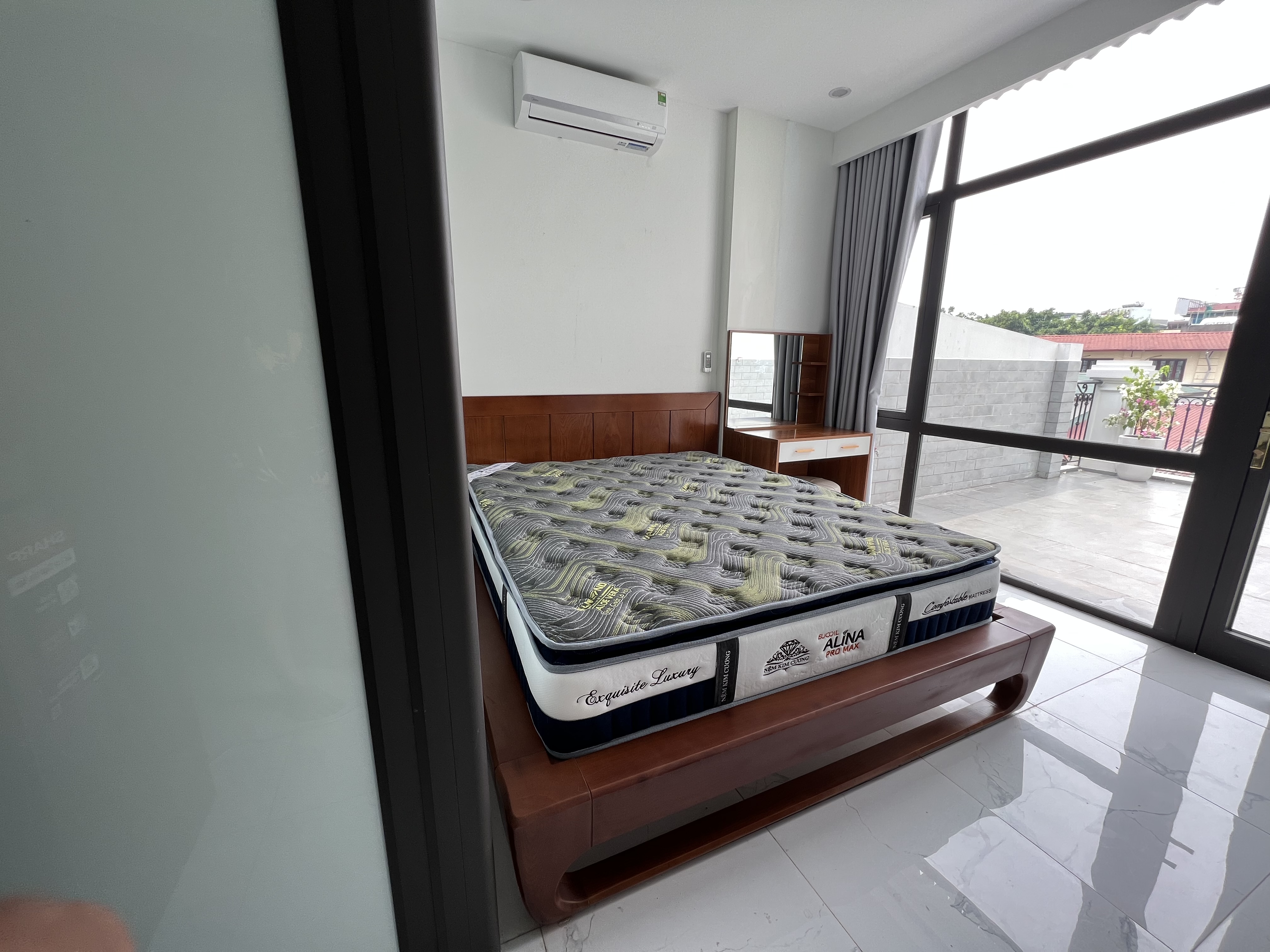 Đệm lò xo EUCOIL Alina Pro max Kim Cương 180X200 Rẻ Nhất Sàn
