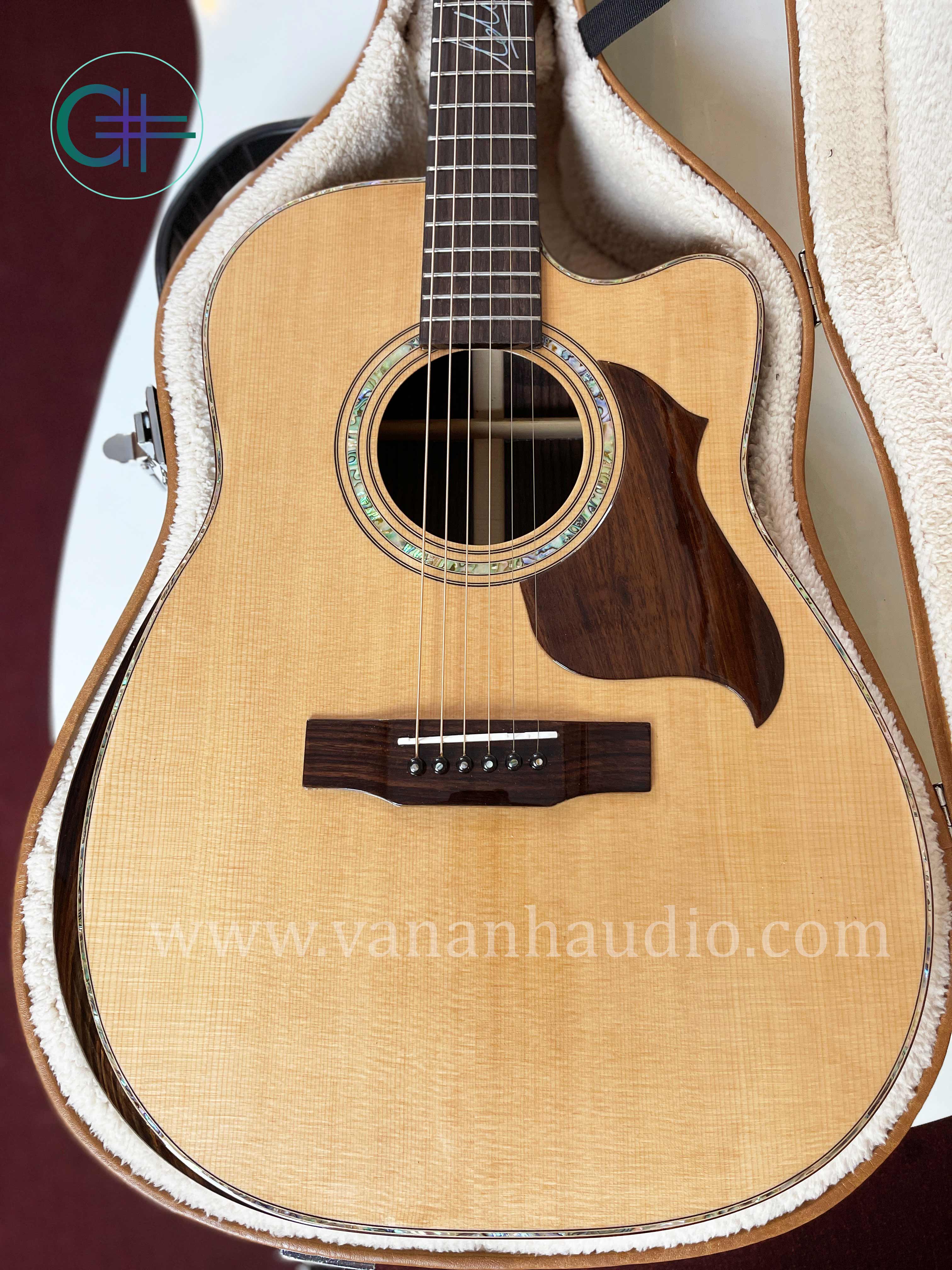 Đàn Guitar Acoustic Custom CL2022 của anh Lê Dũng Sĩ (Khảm trai chữ ký cần đàn)