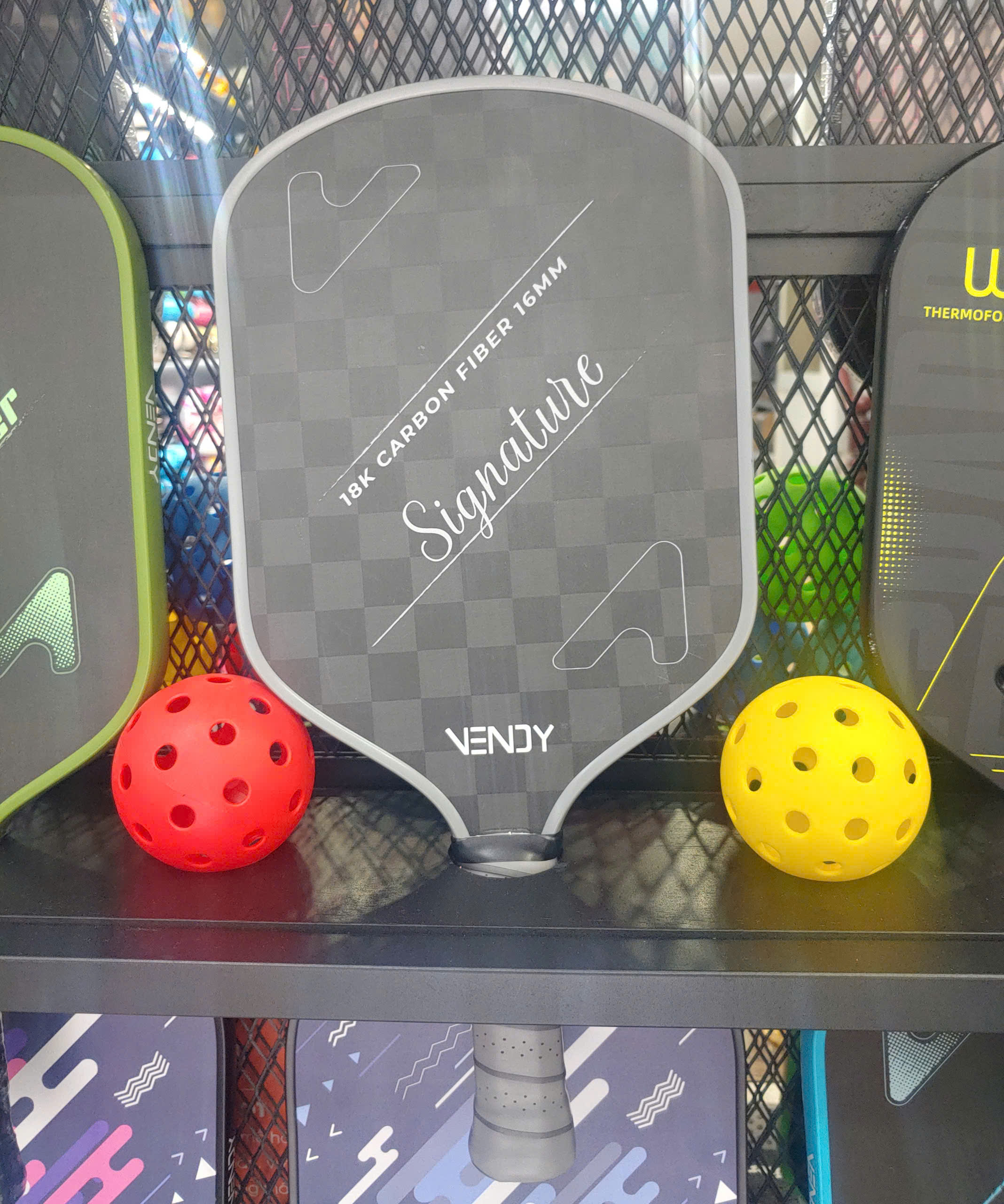 Vợt Tập Pickleball VENDY Signature 18K Carbon Fiber 16mm - Hàng Chính Hãng (1 Cái)
