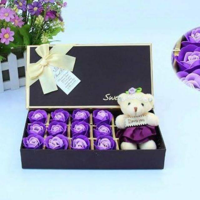 Hộp hoa hồng 12 bông kèm gấu