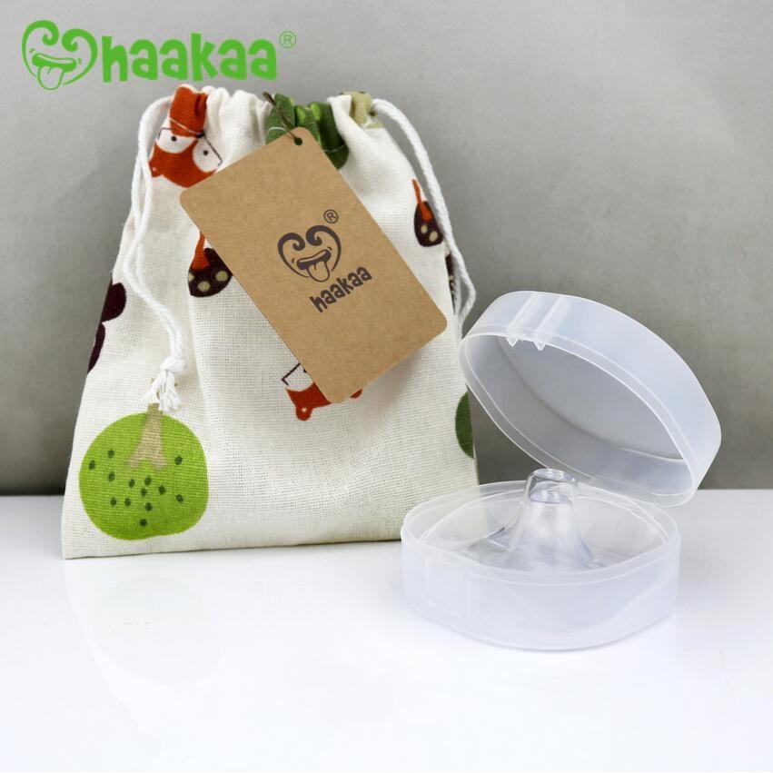 Núm trợ ti Haakaa. Chất liệu silicone cao cấp, mềm mại, an toàn. Không chứa BPA, PVC và phthalate. Hộp 2 miếng