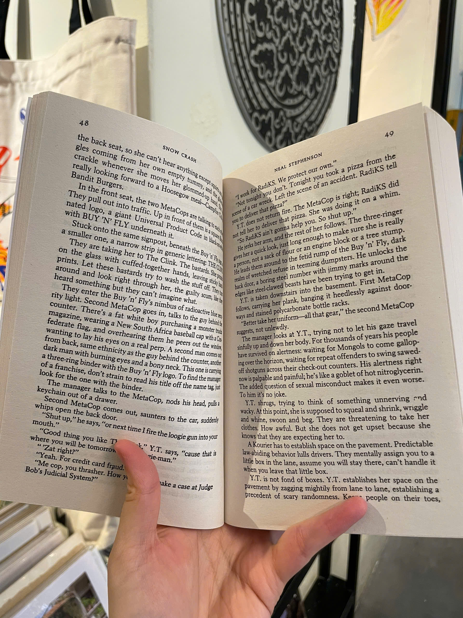 Sách - Snow Crash by Neal Stephenson | Science Fiction in English / Cyberpunk / Ngoại văn