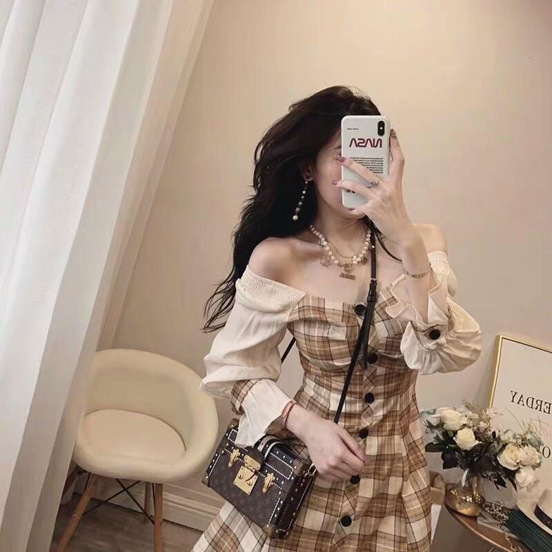 Váy đầm nữ caro kiểu bẹt vai dáng suông đính nút