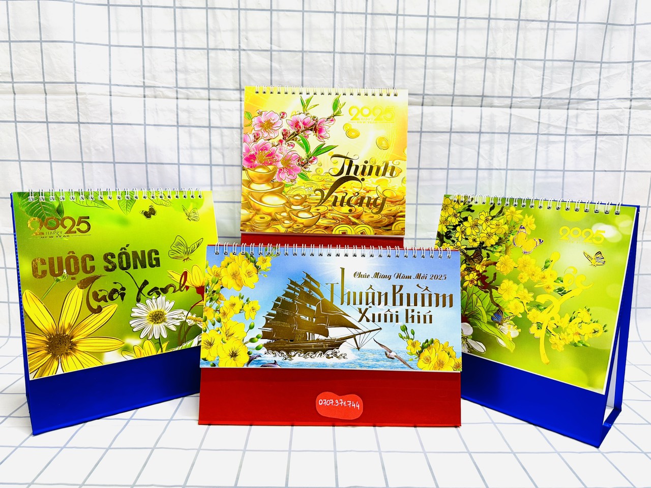 Lịch Để Bàn 2025 Dạng Đứng (17*19cm) Và Ngang (12*25cm) Nhiều Mẫu Đẹp Ý Nghĩa ,Bìa Ép Kim Điển Hình Cao Cấp, Sang Trọng, Tiện Dụng Giấy Dày 200gsm-Mẫu Thịnh Vượ