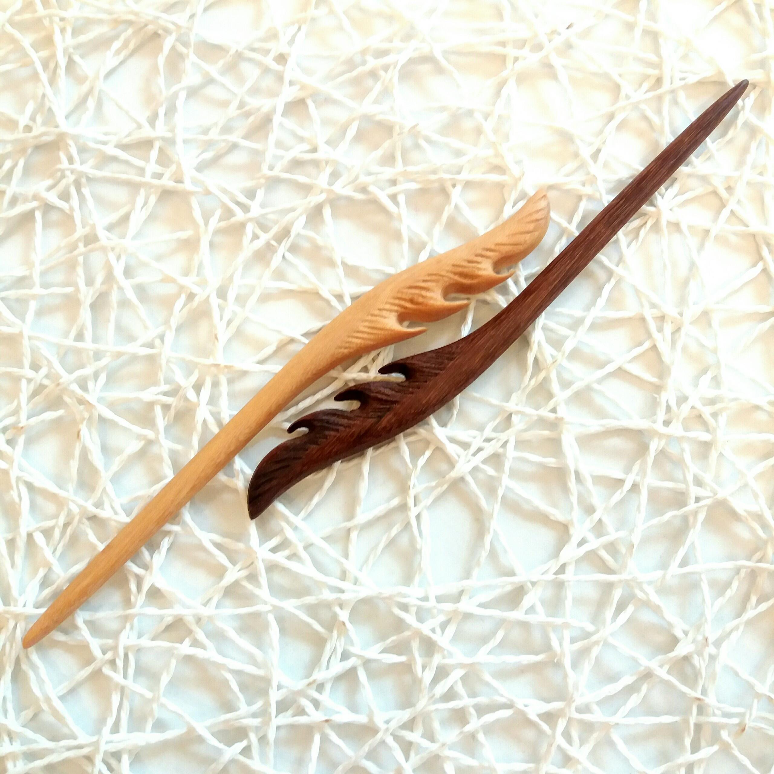 TRÂM CÀI TÓC GỖ FEATHER