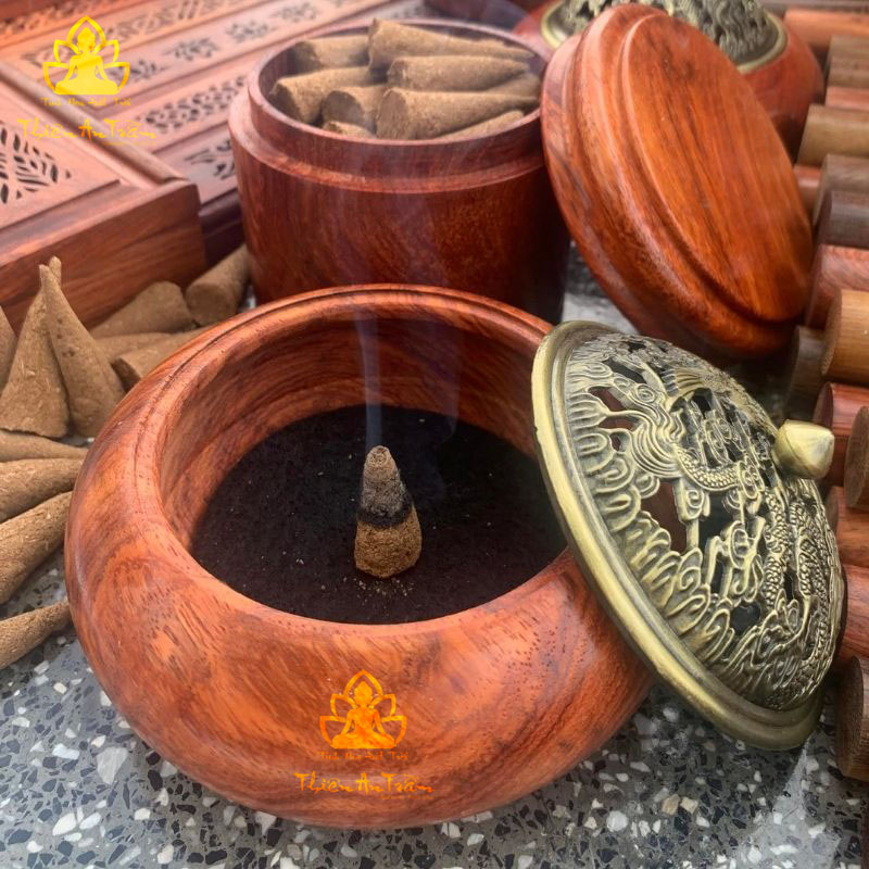 Lư Gỗ Xông Đốt Trầm Hương – Lư Gỗ Hương Xông Đốt Nhang Khoanh Trầm Hương, Nhang Nụ Trầm Hương - Lư Gỗ Hương Xông Đốt Trầm Hương Nắp Kim Loại Khắc Hoa Văn