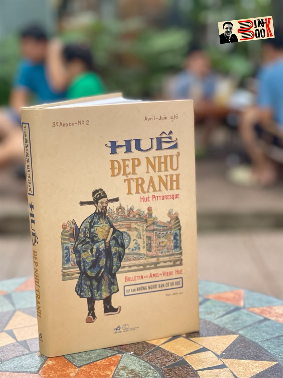 (Bìa cứng – minh hoạ màu) HUẾ ĐẸP NHƯ TRANH – Nhiều tác giả –  Việt Anh dịch – Nhã Nam