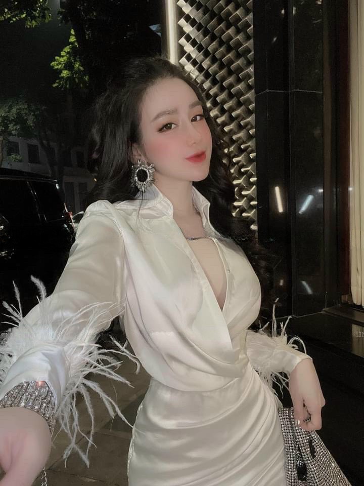 Sét áo sơmi tay phối lông vũ + chân váy nhún đắp chéo