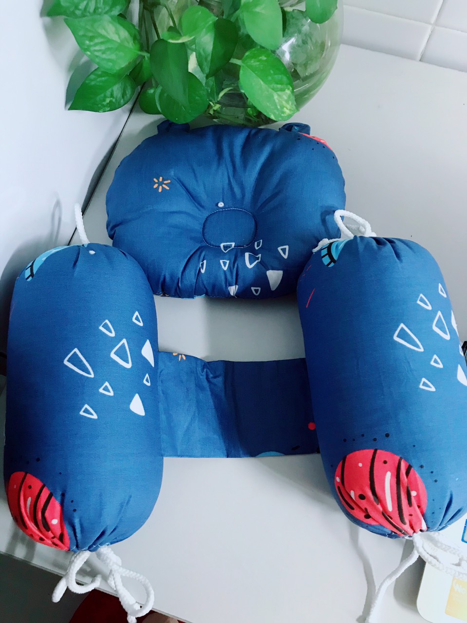Một Bộ gối nằm và gối chặn bông giành cho bé trai, bé gái sơ sinh , vãi mềm, thoáng mát, phù hợp với làn da nhạy cảm của bé, Họa tiết hoạt hình ngộ nghĩnh, màu sắc tươi sáng