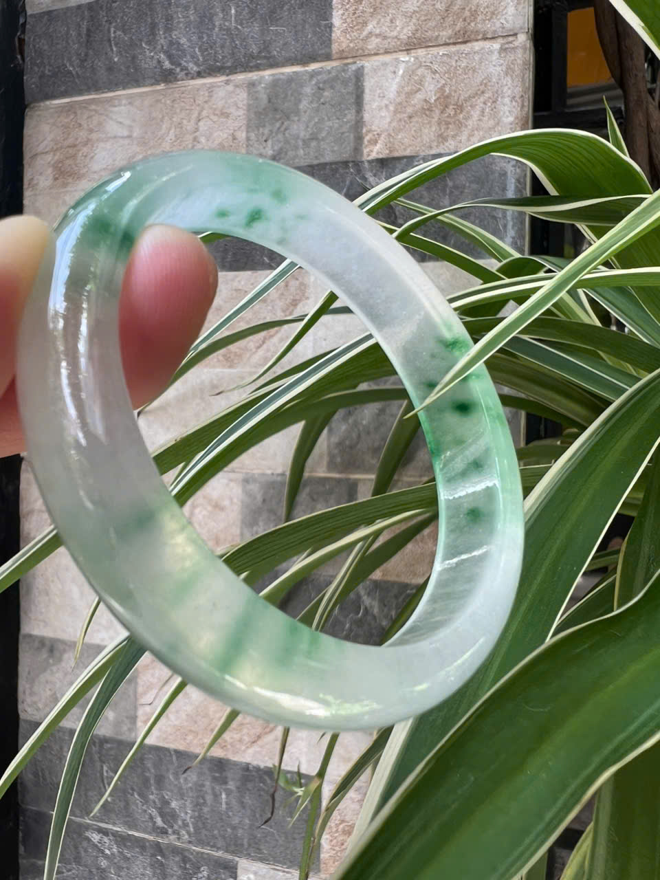 Vòng Tay Nữ Bản Hẹ Đá Mã Não DuLong Trắng Trong Xanh Rong Biển Nhẹ Bóng Đẹp Ni 54mm Cao 12mm Dầy 7mm Món quà tặng Nữ 50kg - 55kg đeo tay xinh rẻ đẹp ý nghĩa ạ