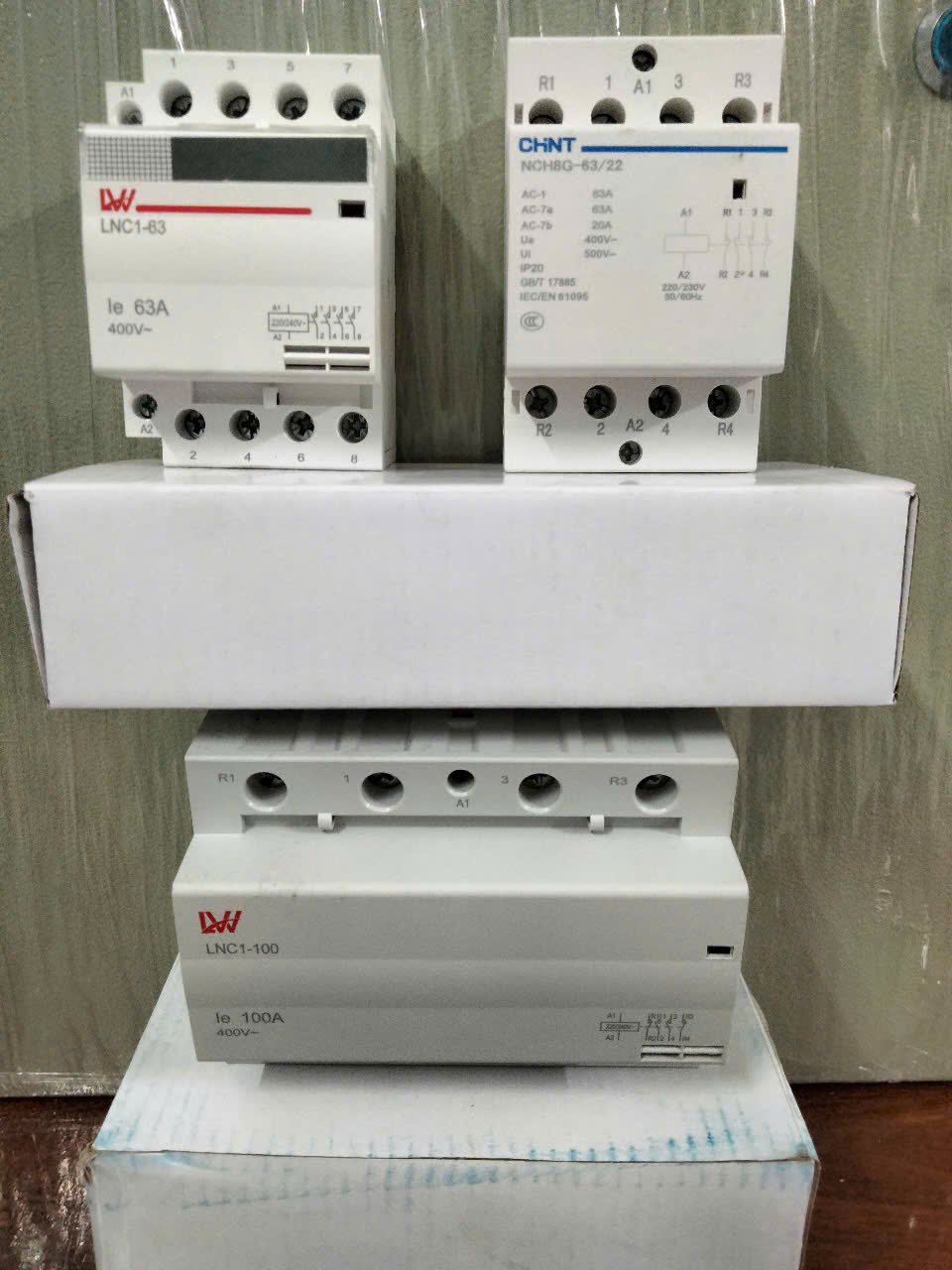Khởi động từ contactor 4P CHINT, LW 2NO-2NC và 4NO 400V 63A