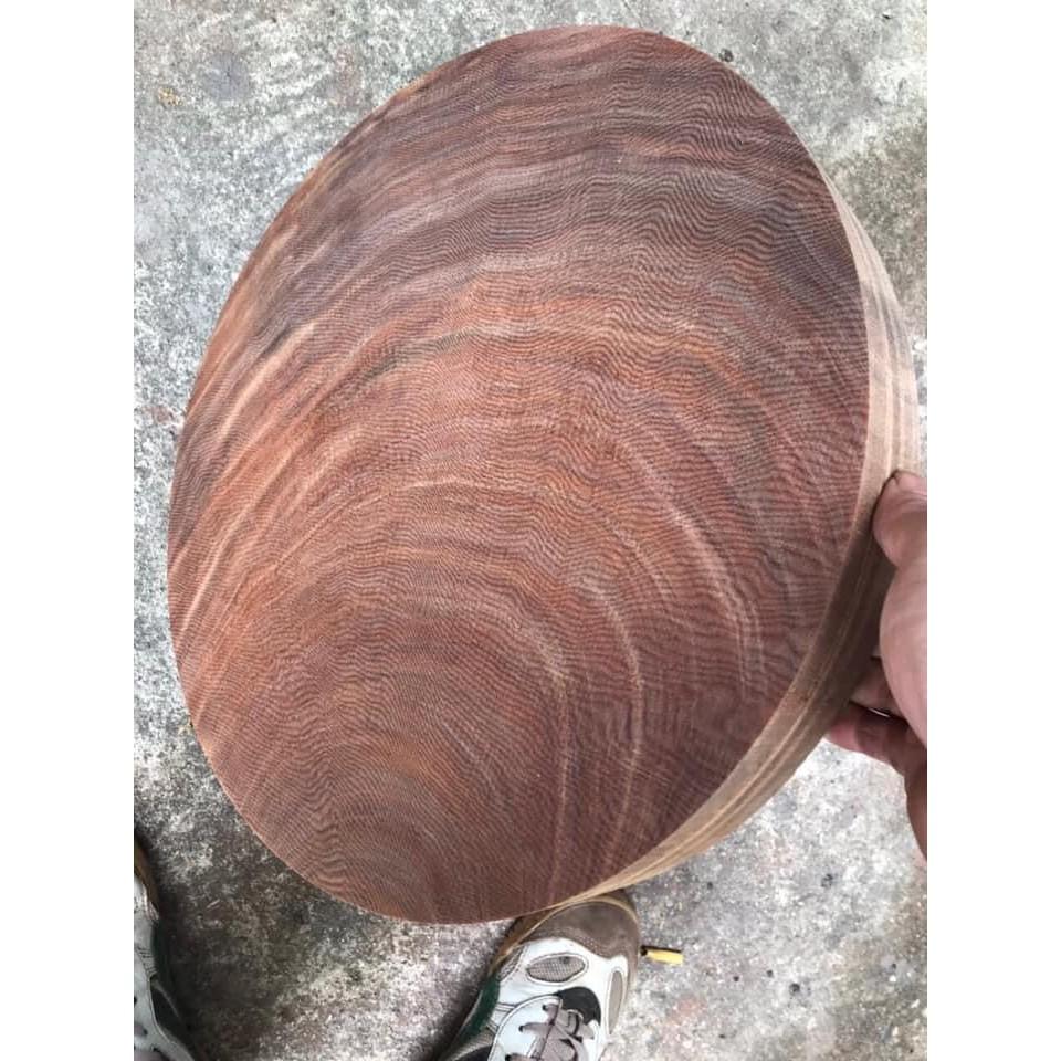 thớt gỗ nghiến đường kính 35cm dày5cm có đai inox như hình