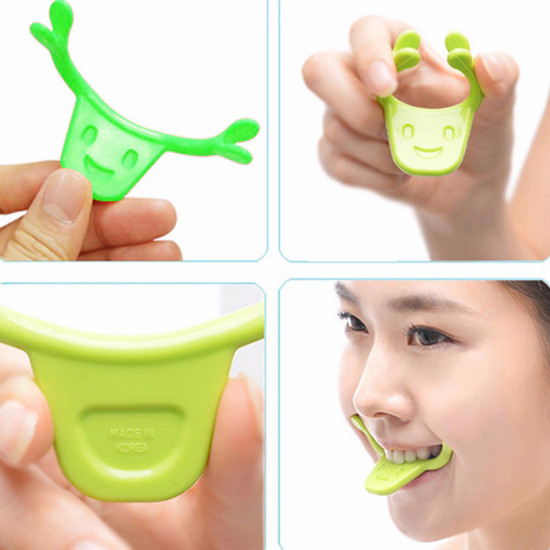 Dụng cụ tạo nụ cười tươi - Smile maker (Màu xanh lá)