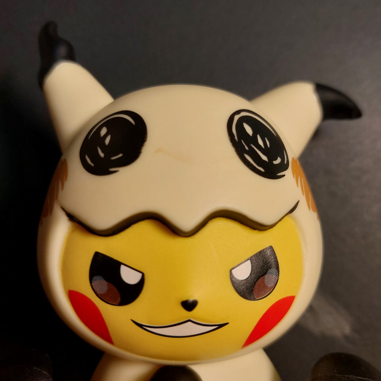 Mô hình gapcha Chibi Pikachu Mimikyu Pokemon khoát áo con rối bóng ma 2059 8-6