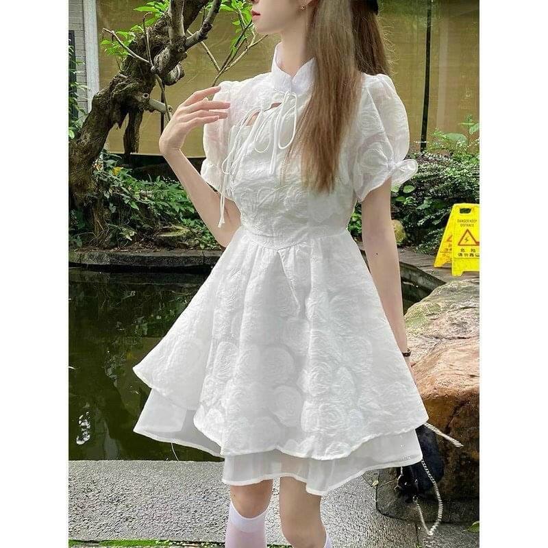 Đầm gấm cổ tàu 2 tầng trắng xòe tiểu thư dự tiệc cưới
