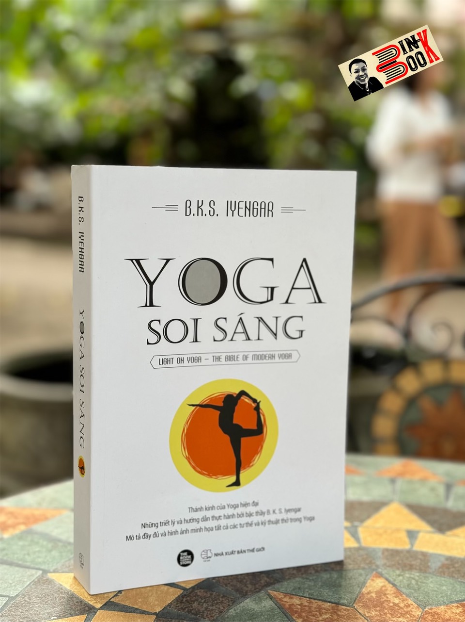 YOGA SOI SÁNG - B.K.S. IYENGAR - Phương Nam Books - NXB Thế Giới.