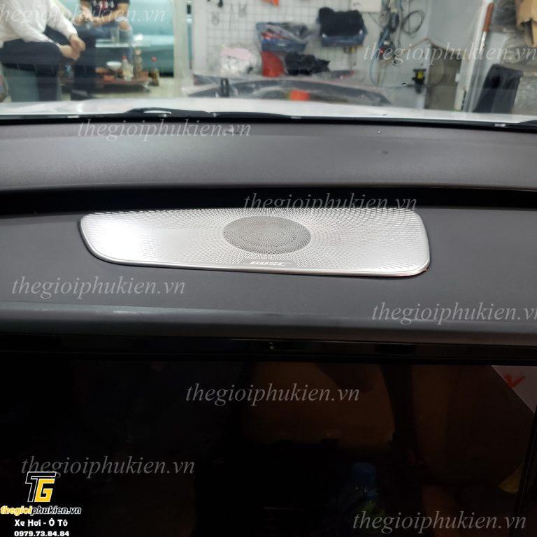 Ốp INOX trang trí, bảo vệ màng loa Kia Carnival 2022