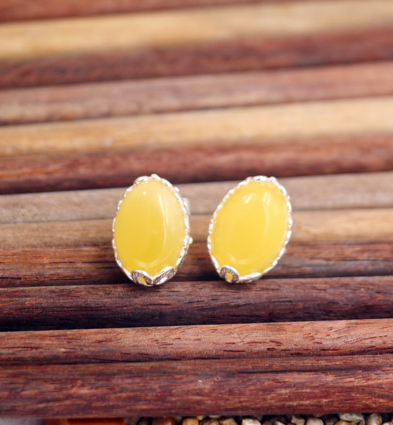 Bông Tai Hổ Phách Baltic Màu Vàng Bơ - MOON Jewelry
