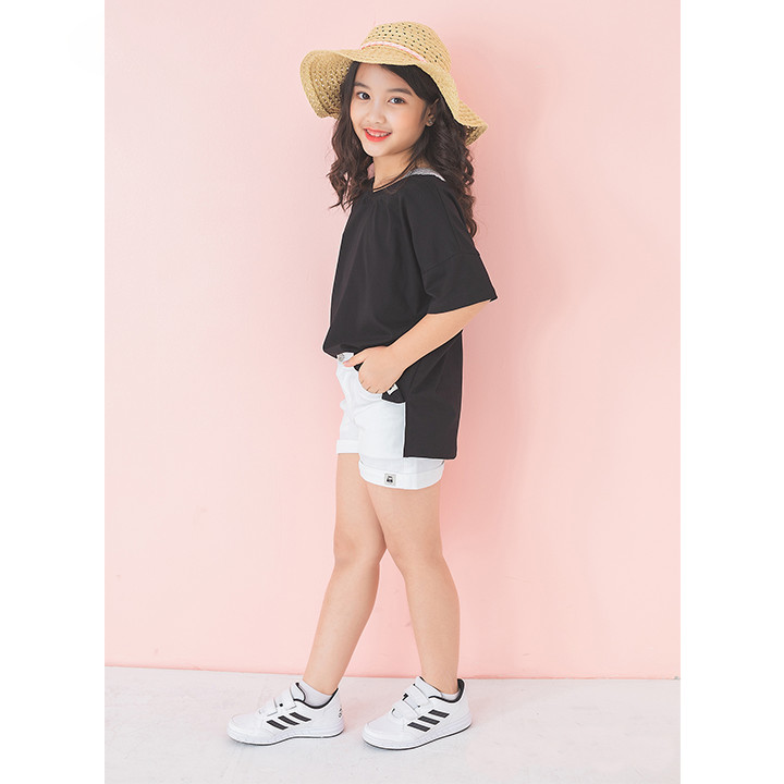 Set áo thun đen lệch tà + quần short kaki trắng bé gái