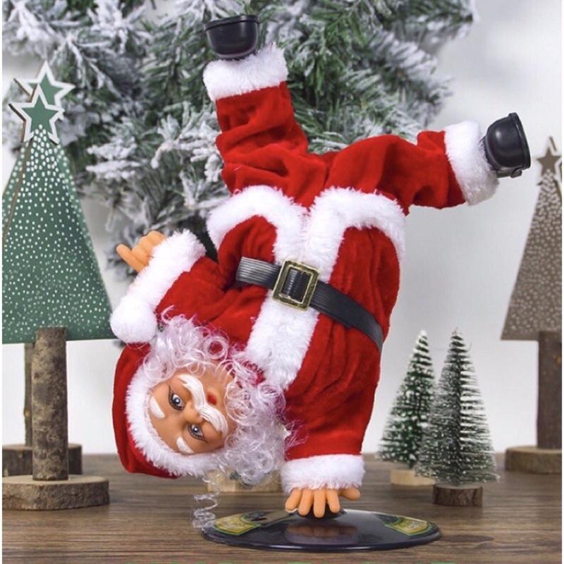 Ông già noen nhào lộn hip hop