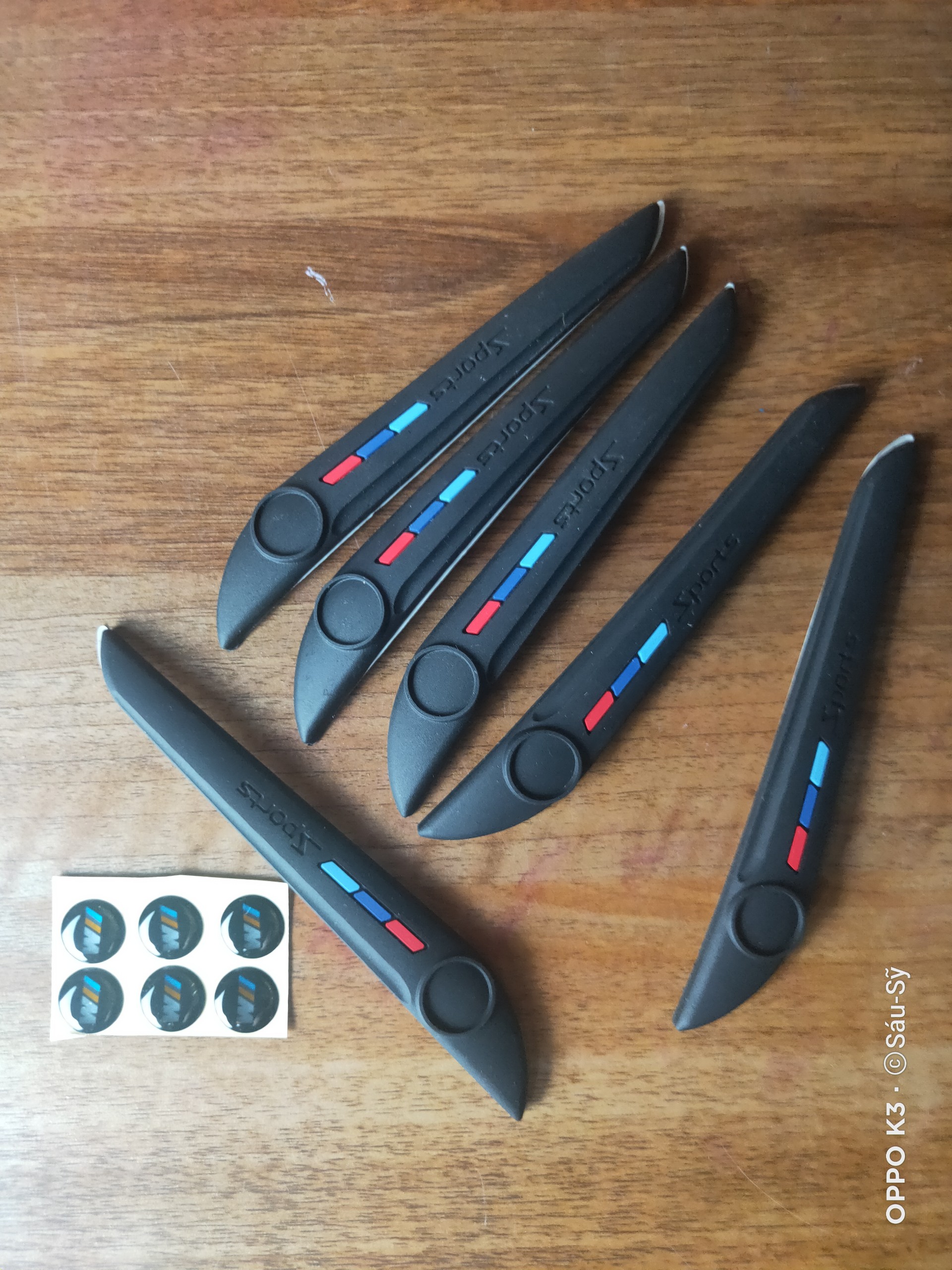 Bộ 6 miếng cao su logo Sprot dán cửa và gương xe chống va đập cho ô tô