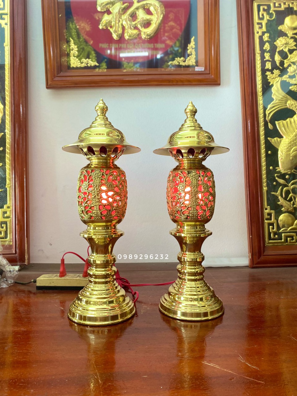 Đôi đèn thờ điện bằng đồng vàng cao 40cm