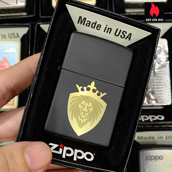 Bật Lửa Zippo 218 Lion Design Black Matte