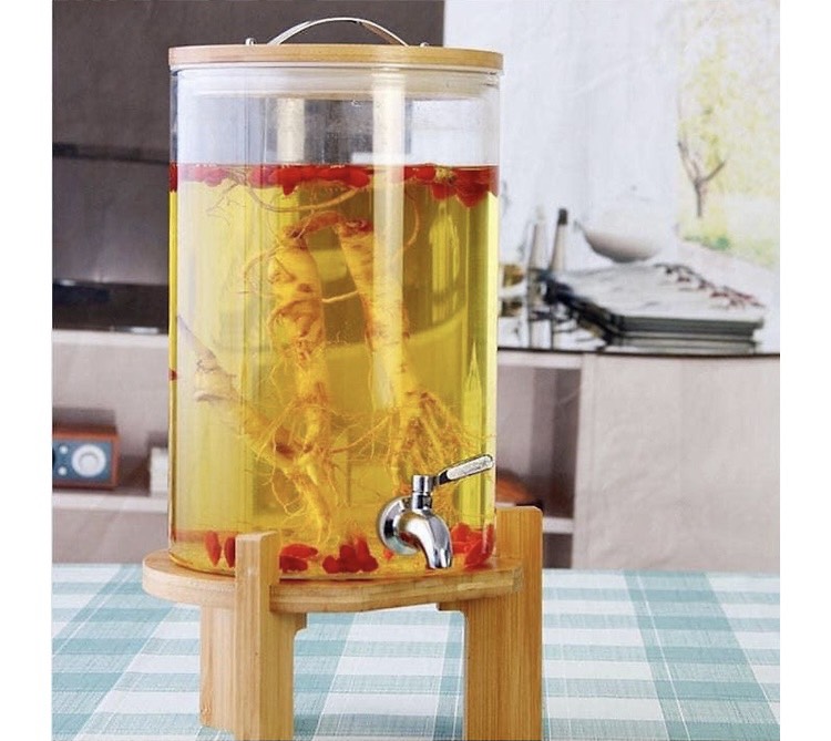 BÌNH THỦY TINH CÓ ĐẾ GỖ, VÒI VẶN TIỆN LỢI ĐỰNG NƯỚC HOA QUẢ, ÉP TRÁI CÂY CRYSTAN - VD705