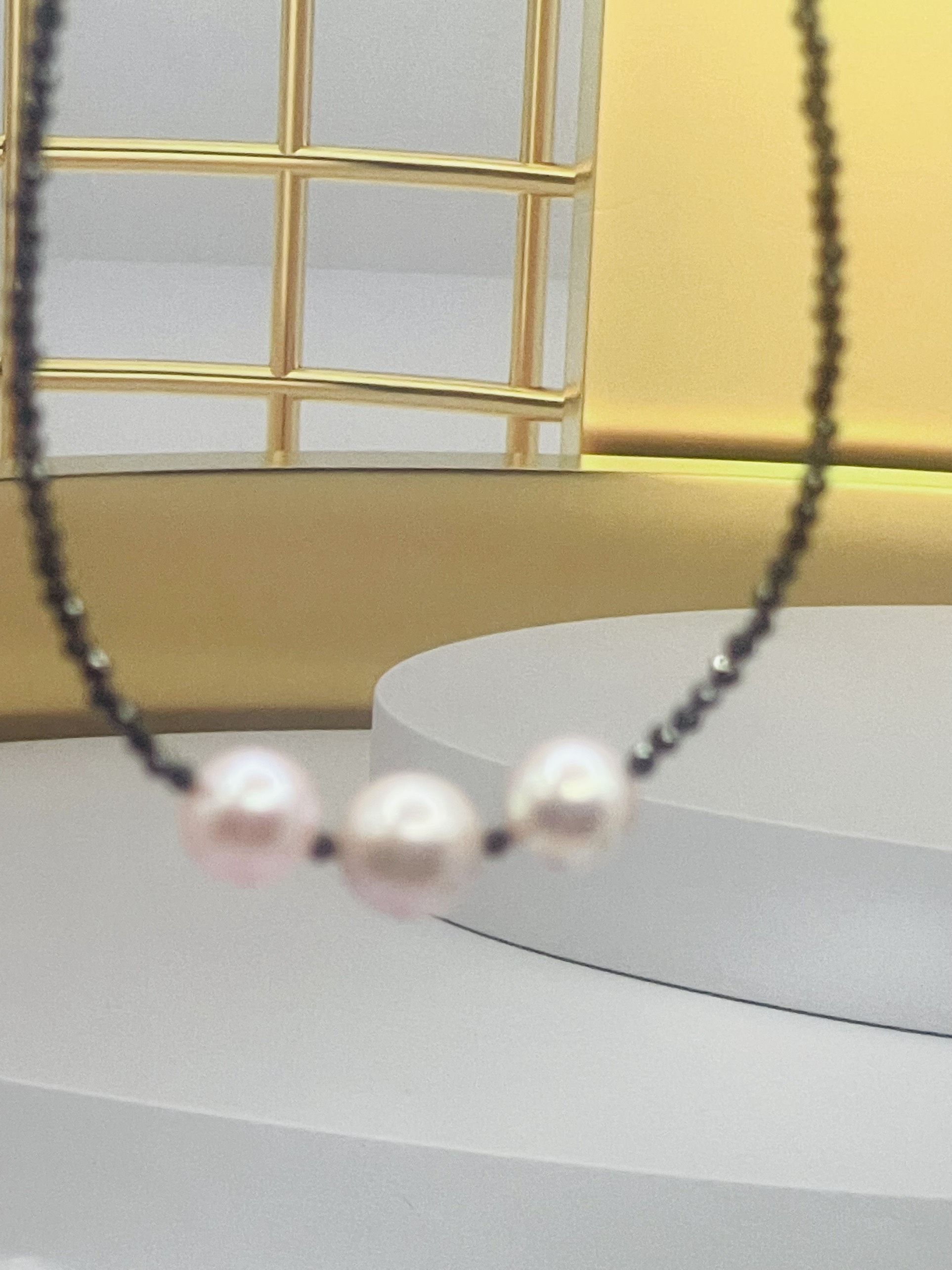 Dây chuyền thiết kế Trai mặn Southsea và Đá Spinel đen