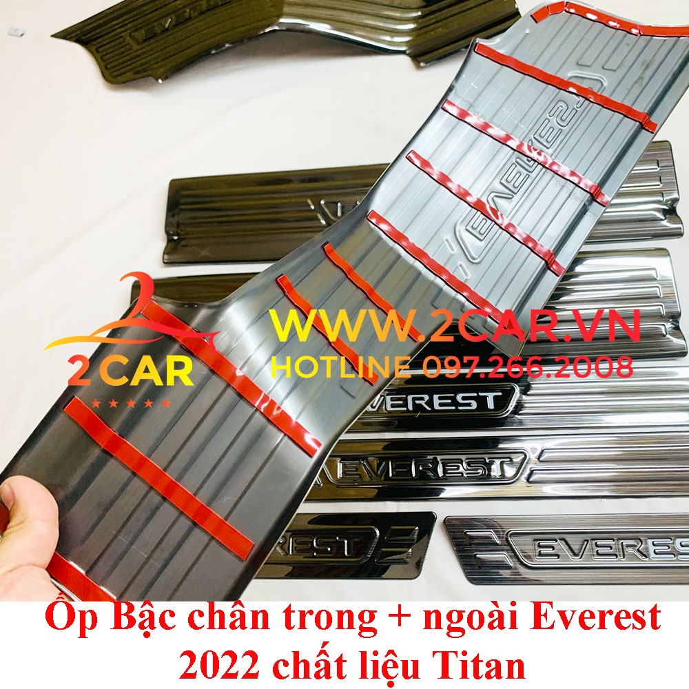 Ốp bậc cửa, nẹp bước chân trong, ngoài xe Ford Everest 2022 2023 chất liệu Titan cao cấp