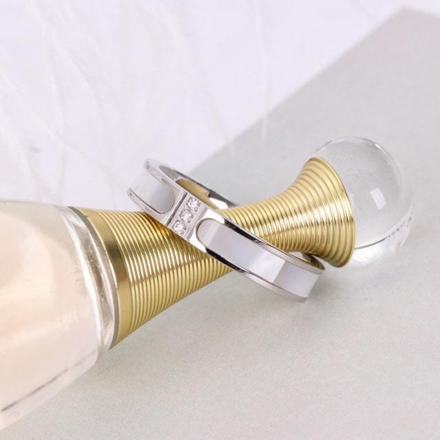 Nhẫn titan cẩm xà cừ trắng không đen