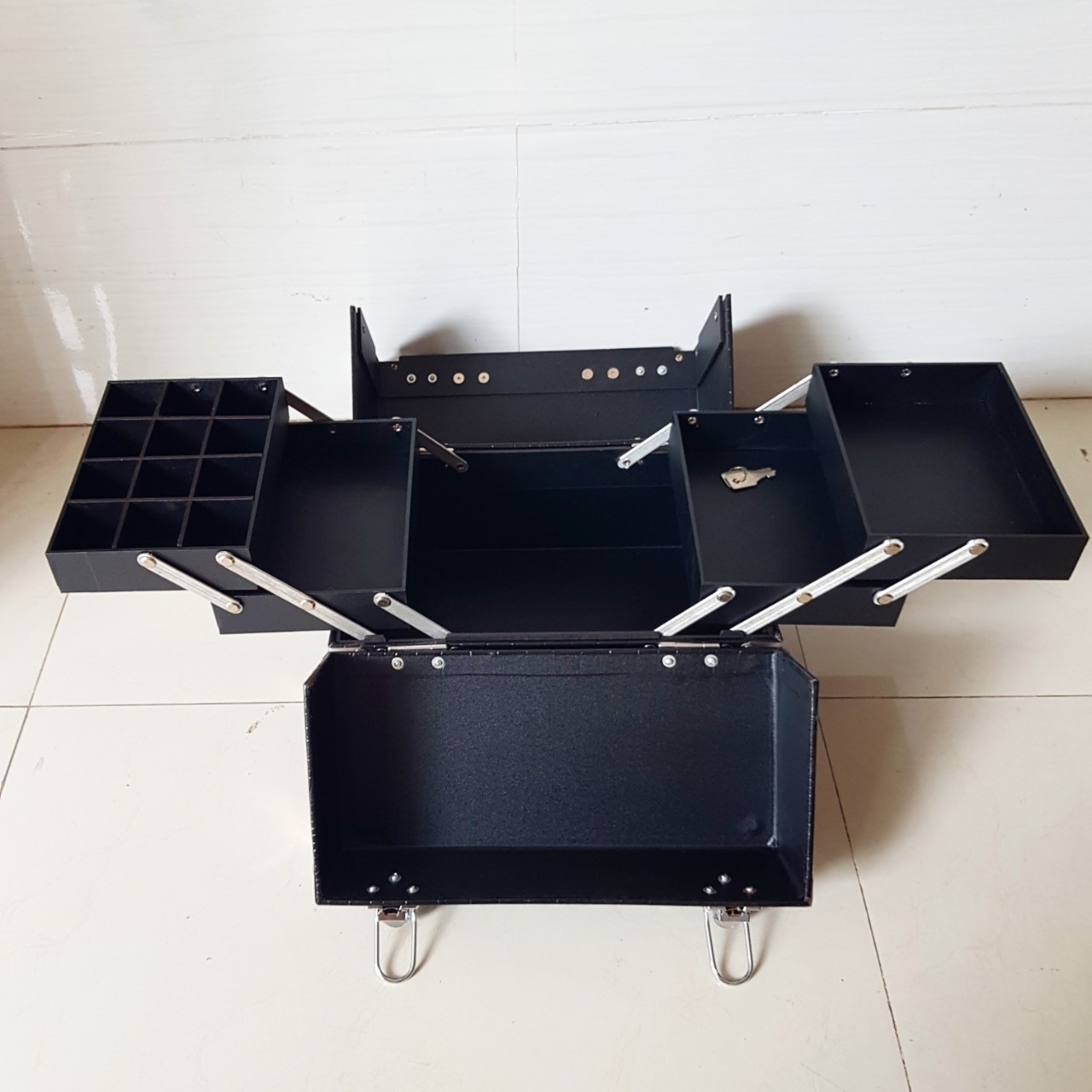 Loại 1 – Combo 3 cốp cao cấp Hana Professional bọc góc, viền cạnh inox đựng dụng cụ trang điểm, make up, phun xăm, nối mi chuyên nghiệp gồm cốp 30x20x25 cm, cốp size 37x20x30 cm và cốp vali kéo size 36x22x64 cm