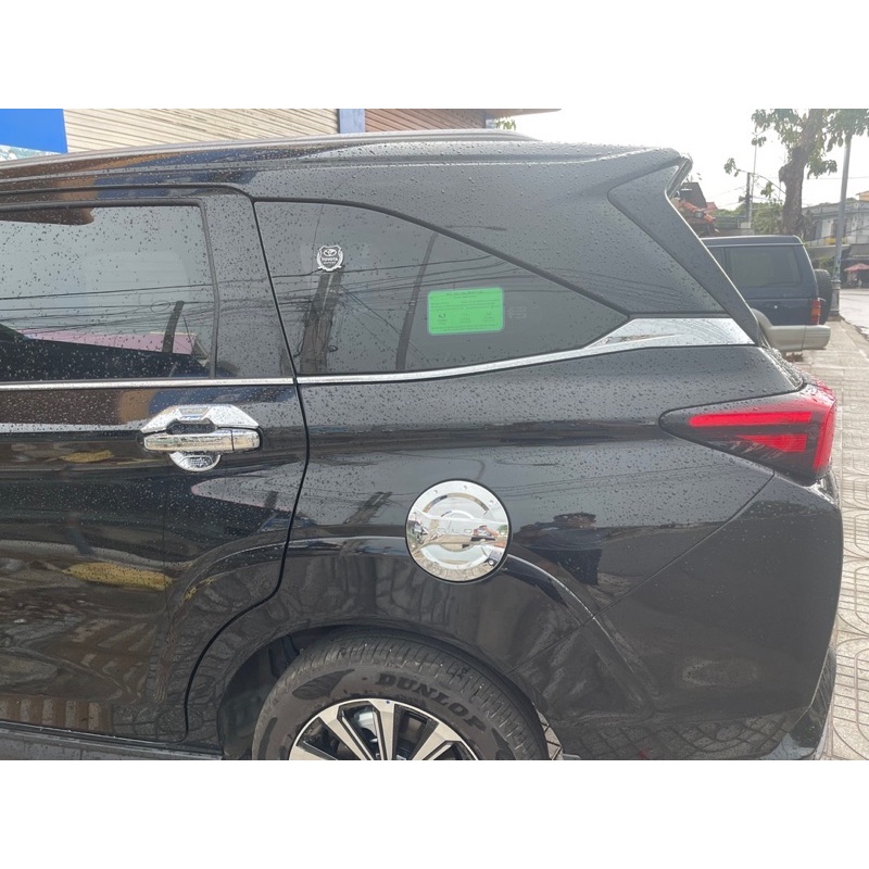 Ốp nắp bình xăng xe Toyota Veloz 2022- 2023 Mạ Crom Sáng Bóng