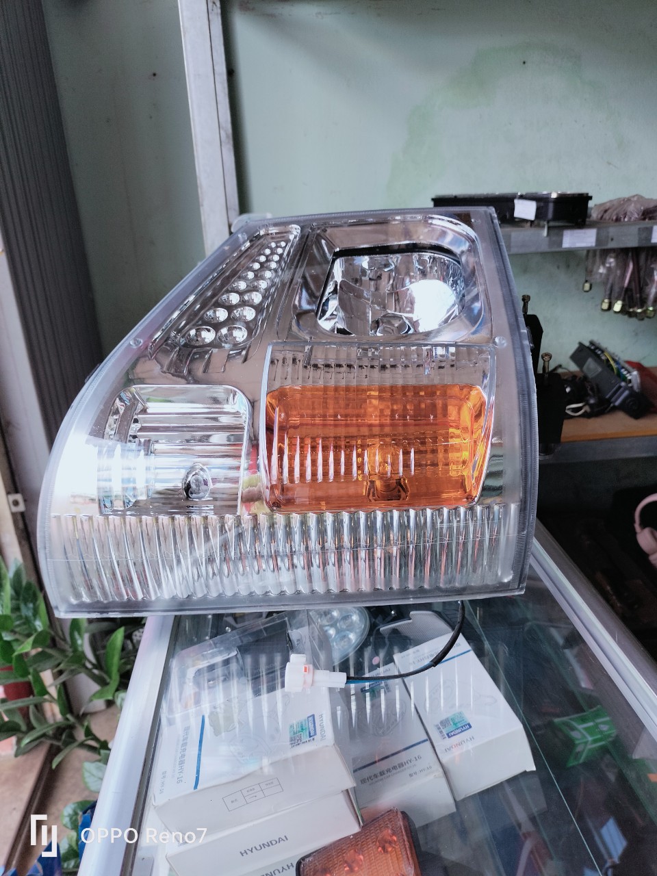 Đèn pha xe tải (cho xe Thaco Forland đời mới, 24v, có LED định vị, hàng đẹp)