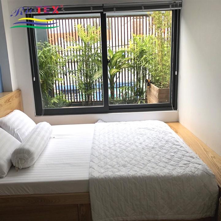 Mền chần bông trắng sọc RIOTEX cho khách sạn - resort
