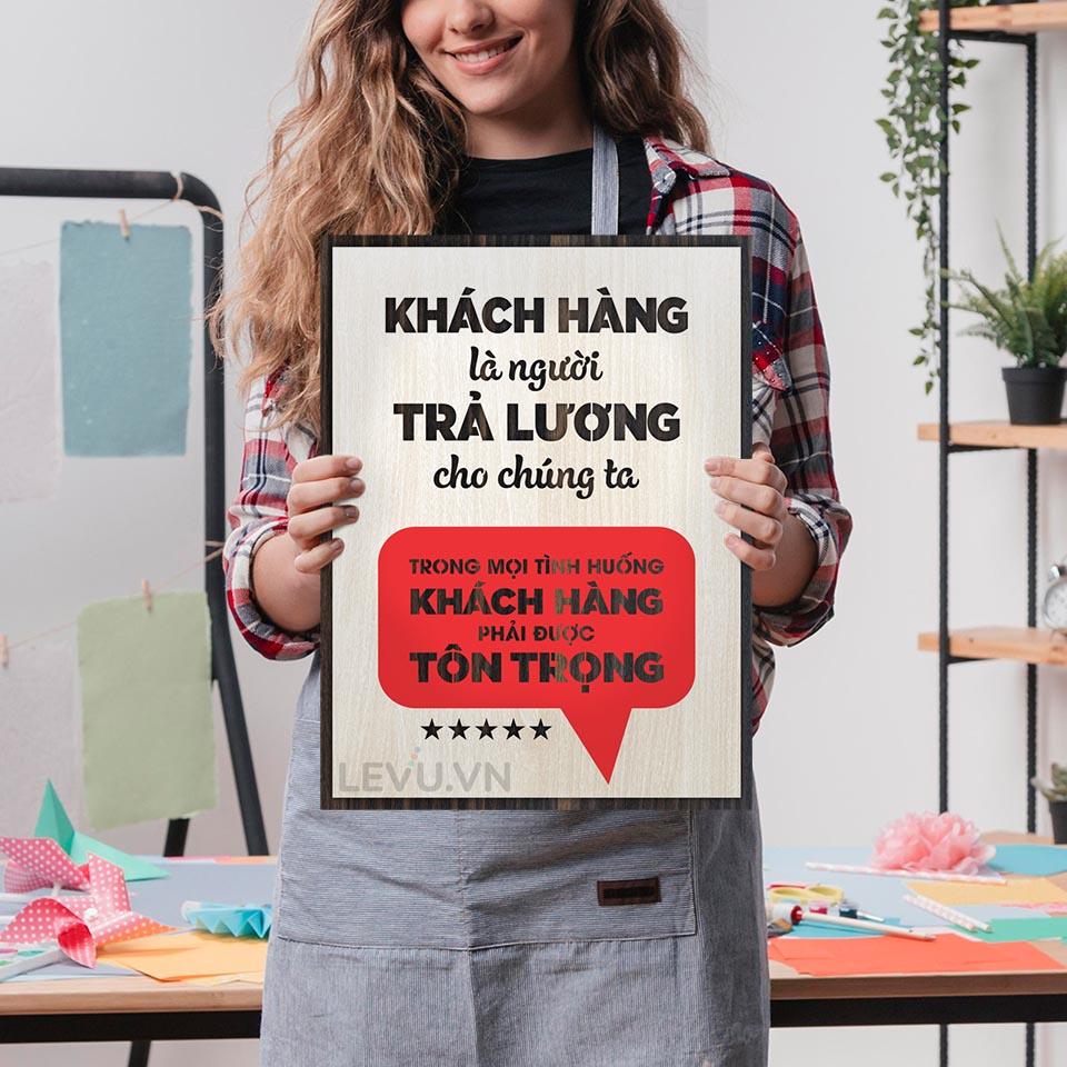 Tranh tạo động lực trang trí văn phòng gỗ - Khách hàng là người trả lương cho chúng ta, trong mọi tình huống khách hàng