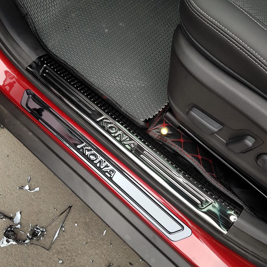 BỘ SẢN PHẨM Nẹp bước chân và ốp chống trầy cốp Hyundai Kona - Mẫu Titan