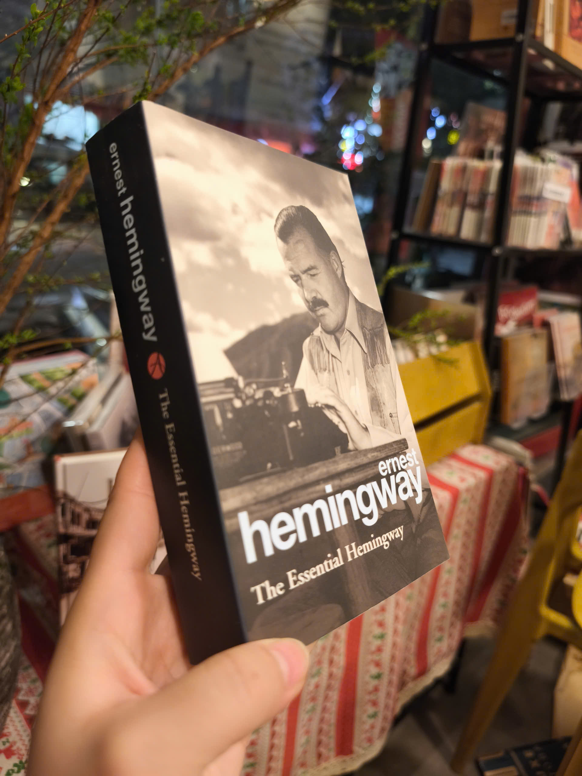 Sách - The Essential Hemingway by Ernest Hemingway - Fiction| Classics |Short Stories