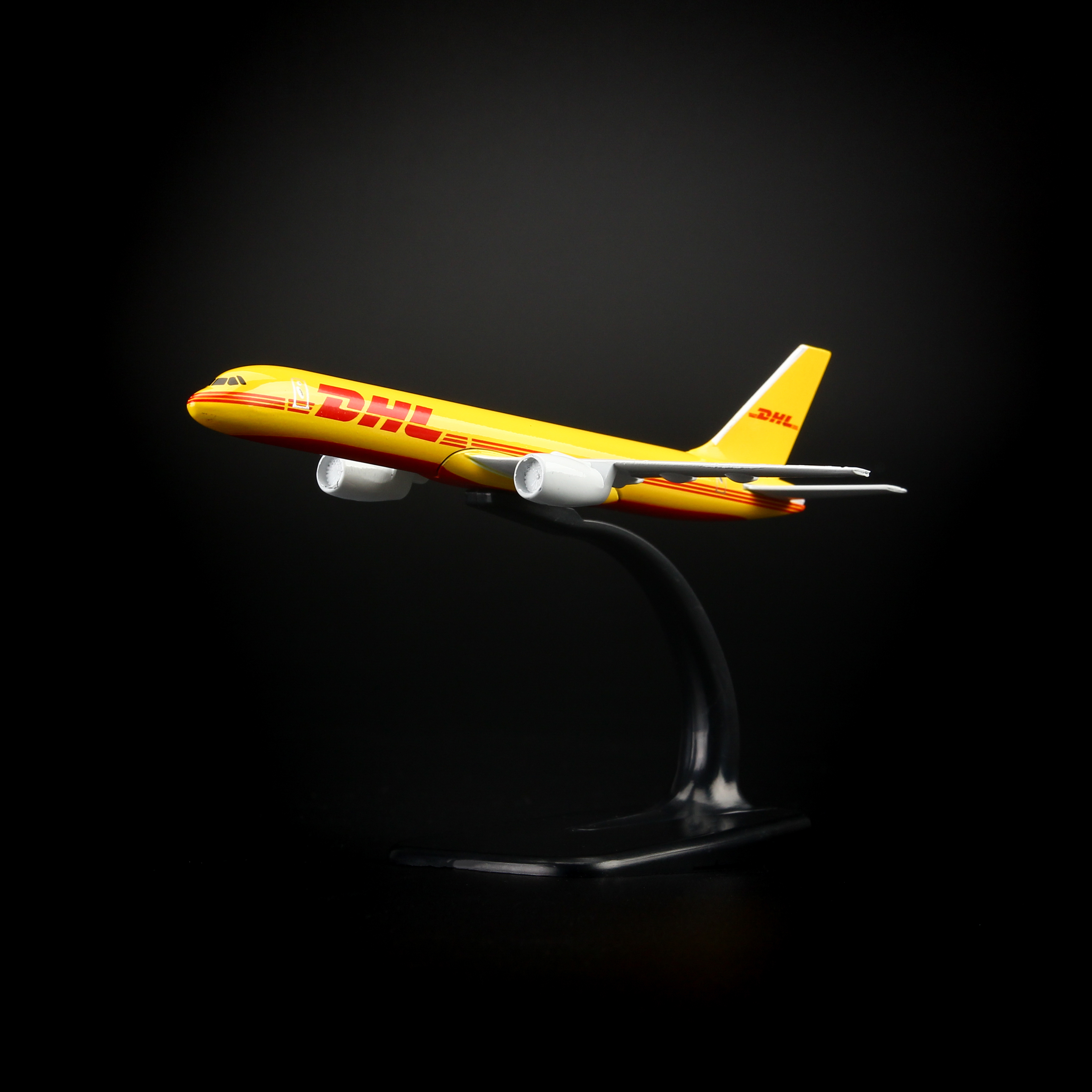 Mô hình máy bay DHL B777 16cm MBMHS16