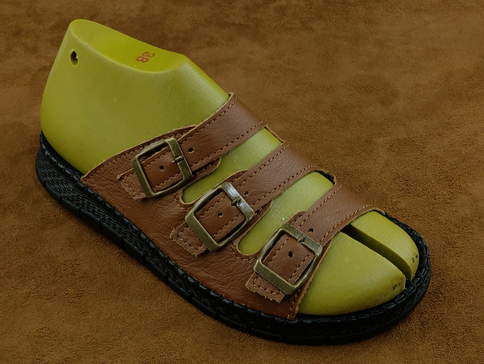 Dép Nam Quai Ngang Da Bò 3 Quai Khóa Đồng Màu Nâu Sang Trọng Phong Cách Trẻ Trung Tiện Lợi (có bán sỉ))