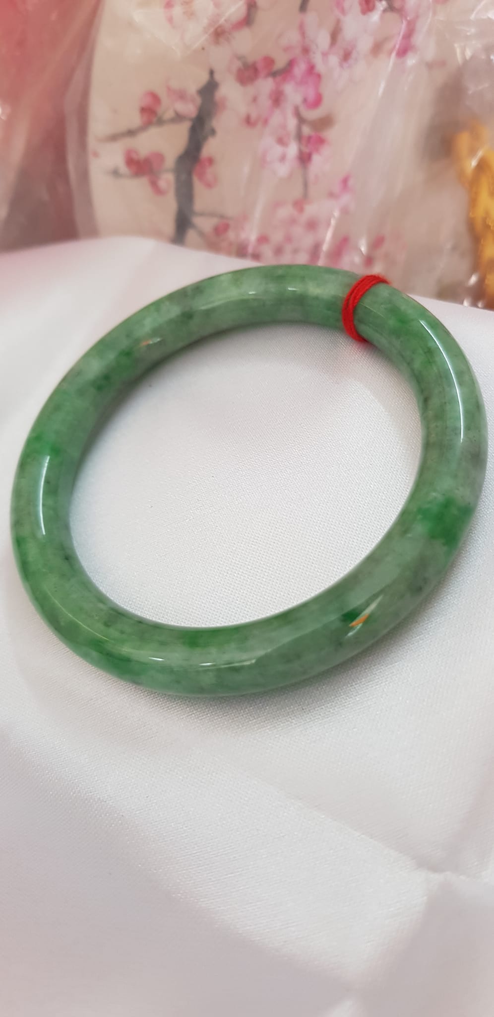 Vòng Cẩm Thạch tự nhiên sịn Đậu Lý I Sao 52mm x chột 8,2mm cao cấp sịn đẹp màu xanh đậu lý bông đều đẹp bóng nữ 52kg - 56kg đeo rất đẹp sang tay món quà tặng Mẹ , người thân ý nghĩa ạ