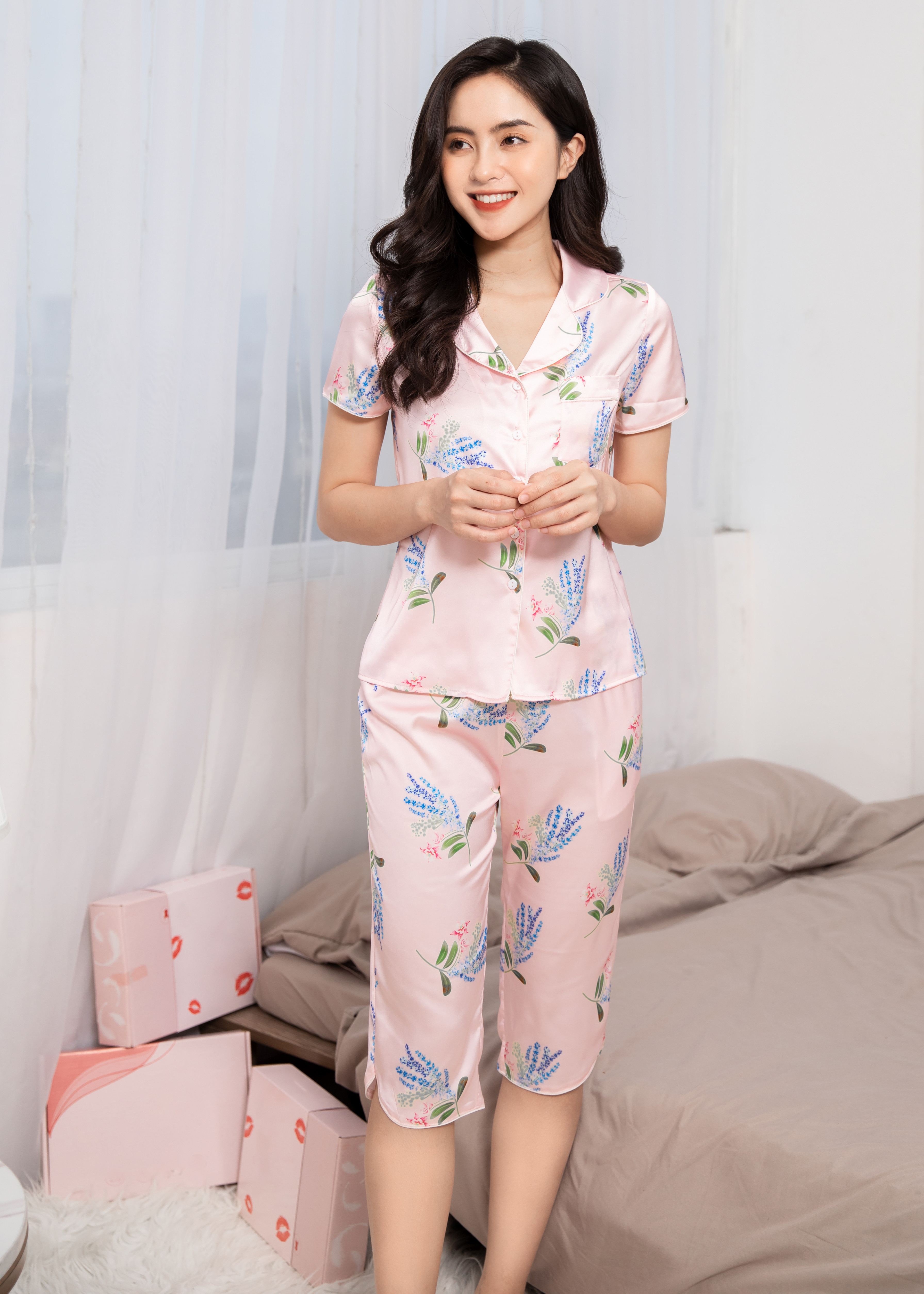 Đồ Bộ Mặc Nhà Nữ Bộ Đồ Ngủ Bộ Pijama Lụa Pháp Bộ Pijama Tay Cộc Quần Lửng Hàng Thiết Kế Họa Tiết Lavender H168