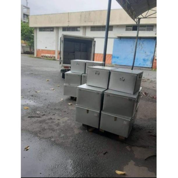 Thùng tôn nhỏ đựng đồ cá nhân, đựng tiền, tặng ổ khóa kt 30x20x15