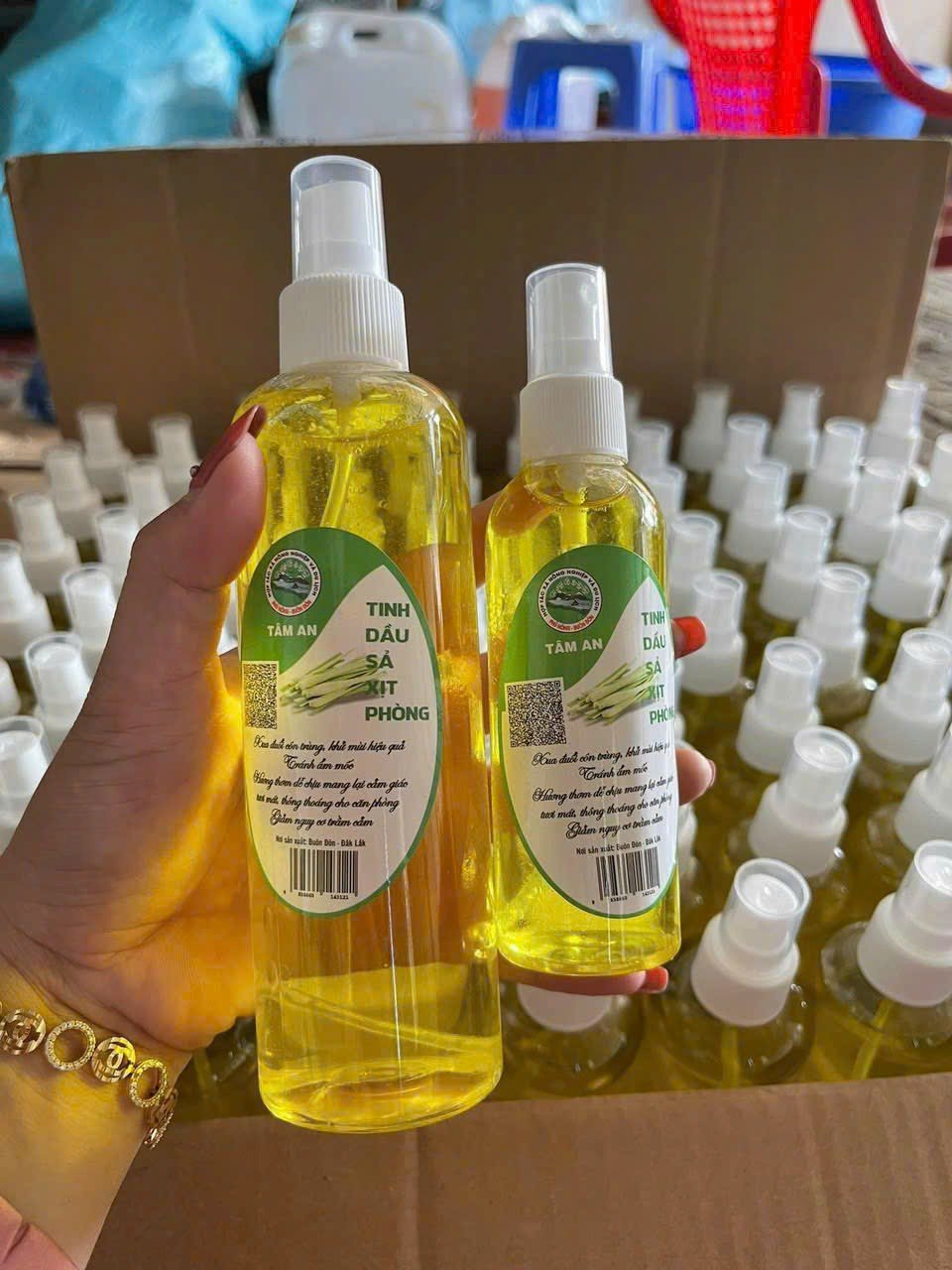 Chai Xịt Tinh Dầu Sả Thiên Nhiên Giúp Thơm Phòng, Đuổi Muỗi, Côn Trùng, Khử Mùi Tiện Dụng