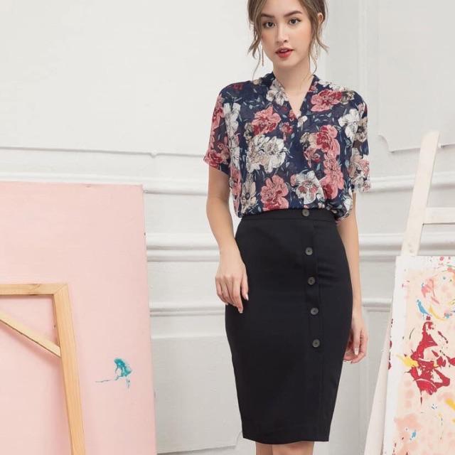 Chân váy đính cúc một bên dáng công sở - thời trang nữ